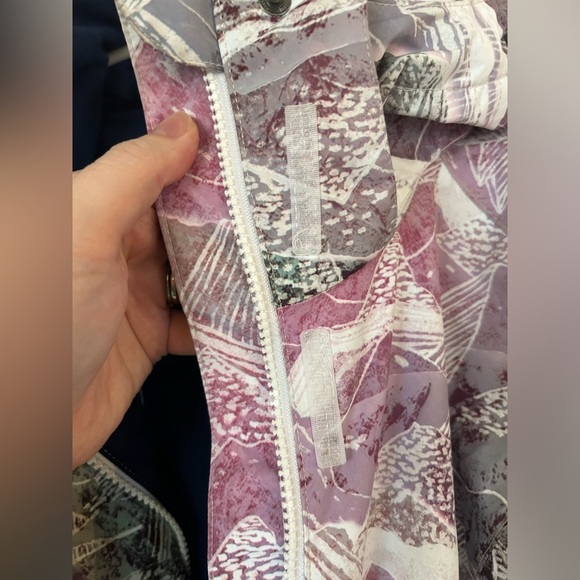 Roxy Snowboard Jacket​ - Picture 2 of 15